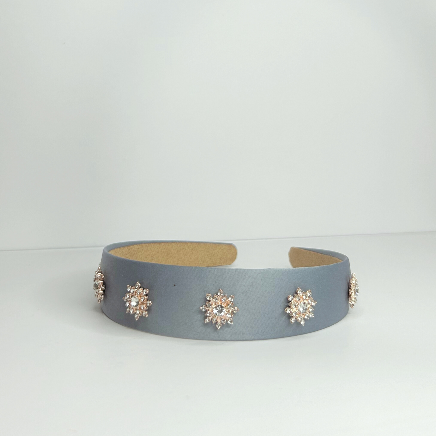 Baby blue alloy headband, lightweight and minimalist accessory perfect for any hairstyle.