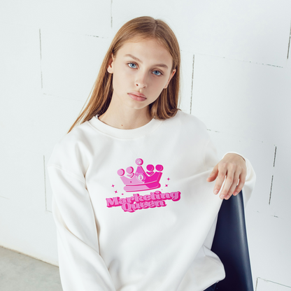 Marketing Queen long sleeve t-shirt in white worn by a woman – bold pink design, part of the Marketing Girly Collection, stylish and comfortable.